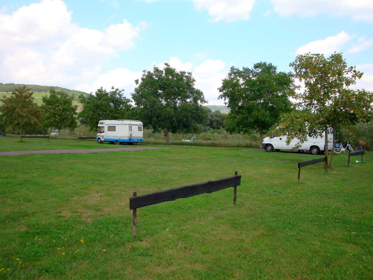 Wohnmobilstellplatz an den zwei Pappeln Wohnmobilstellplatz An den zwei Pappeln