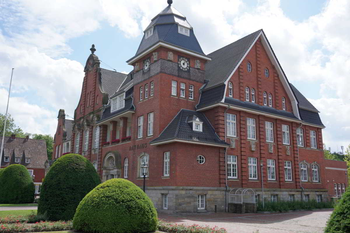 Wohnmobilstellplatz in Papenburg Rathaus in Papenburg