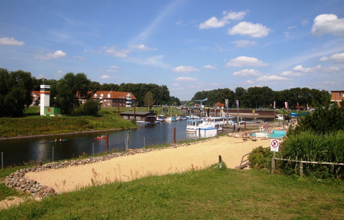 Wohnmobilstellplatz am Dömitzer Hafen Wohnmobilstellplatz am Dömitzer Hafen