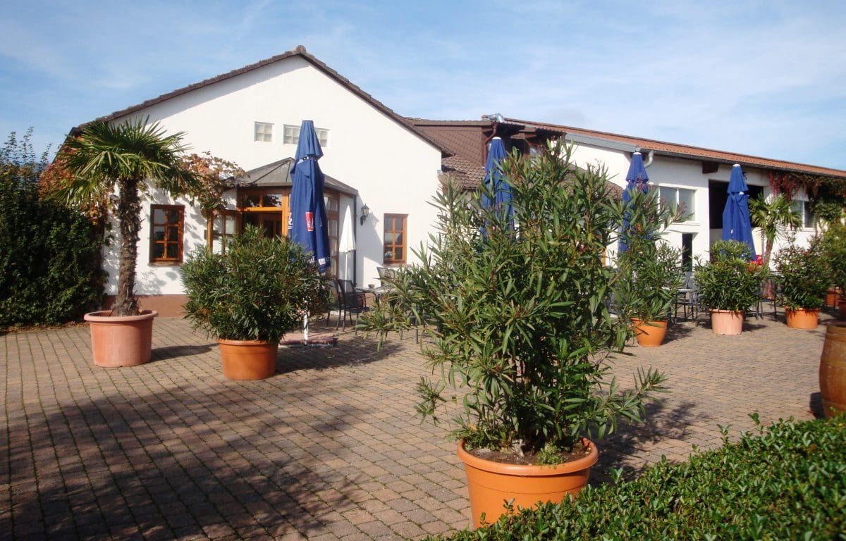 Wohnmobilstellplatz am Weingut Edel-Brauch Wohnmobilstellplatz am Weingut Edel-Brauch