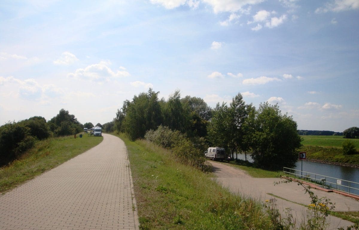Wohnmobilstellplatz am Dömitzer Hafen Wohnmobilstellplatz am Dömitzer Hafen