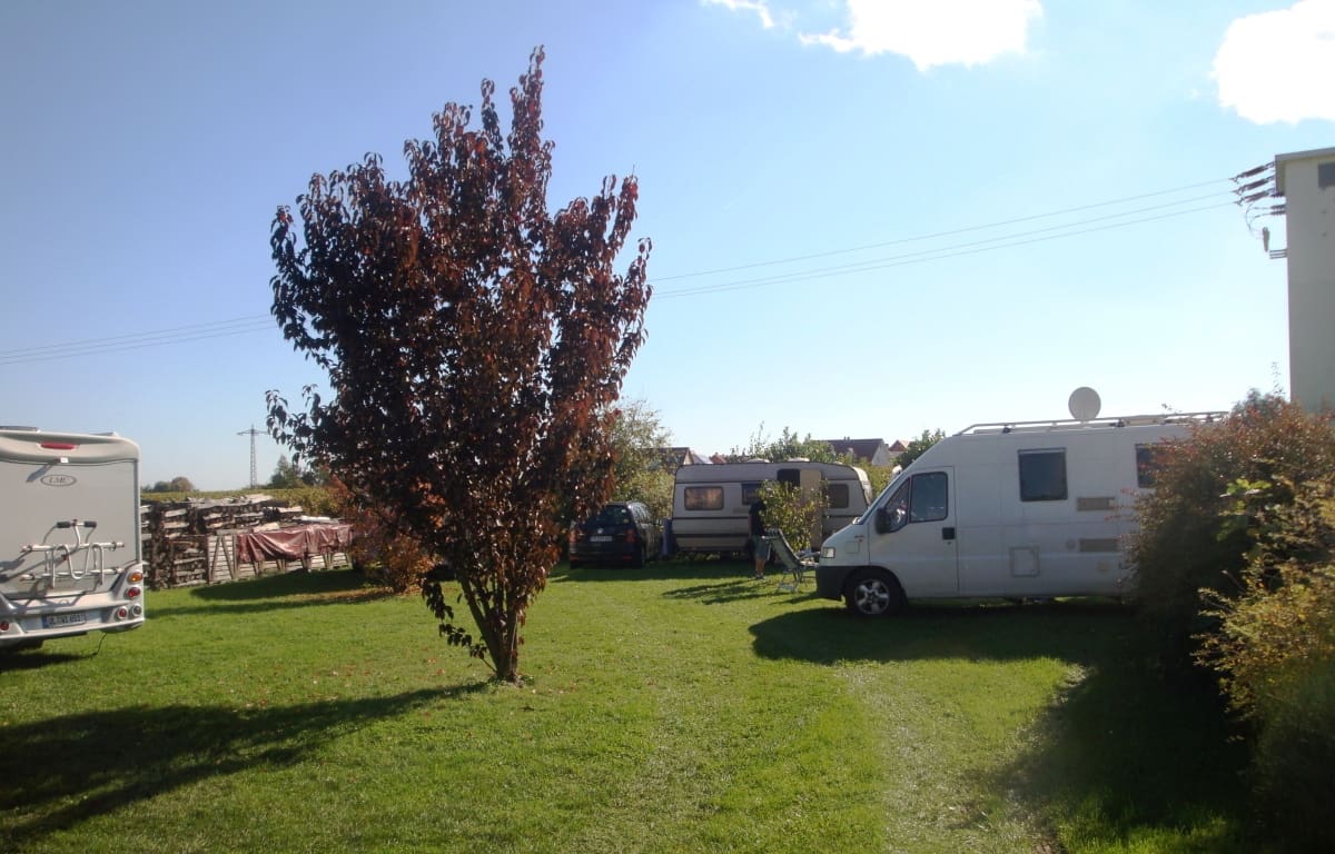 Wohnmobilstellplatz am Weingut Eichhorn Wohnmobilstellplatz am Weingut Eichhorn