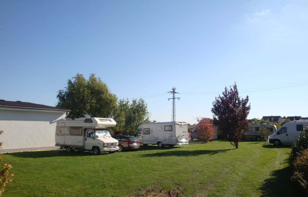 Wohnmobilstellplatz am Weingut Eichhorn Wohnmobilstellplatz am Weingut Eichhorn