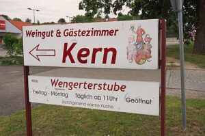 Wohnmobilstellplatz am Weingut Kern Wohnmobilstellplatz am Weingut Kern